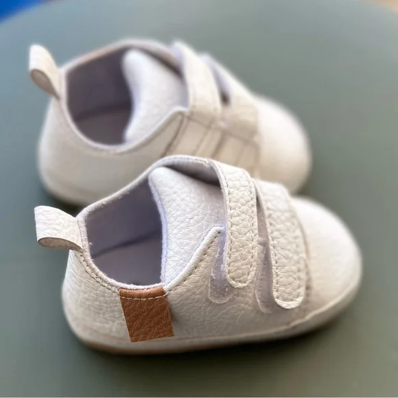 White baby shoes, 11 months - Picture 2 of 4